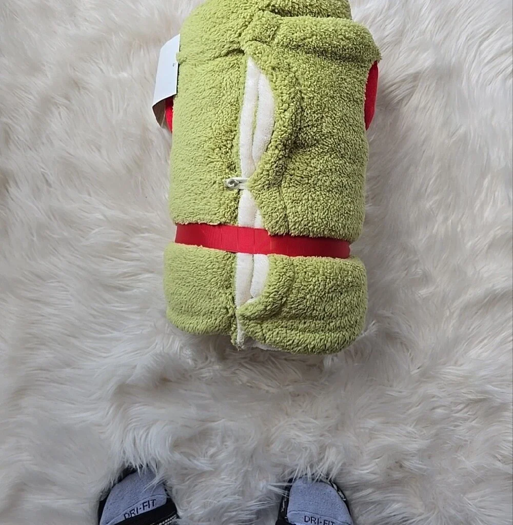 Grinch Holiday Blanket